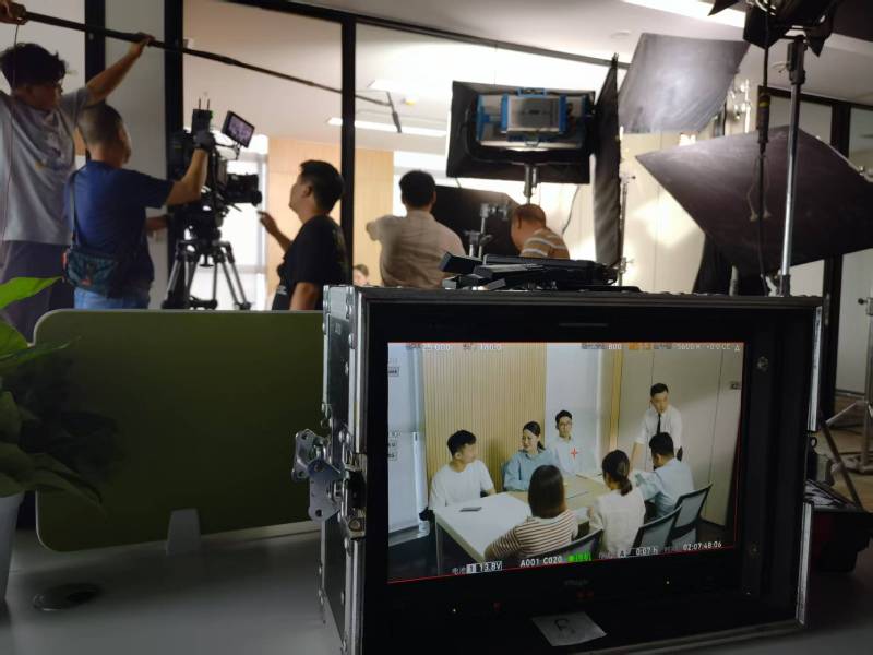 贡嘎县TVC拍摄公司：科技产品视觉化大师，诠释未来感与功能美学